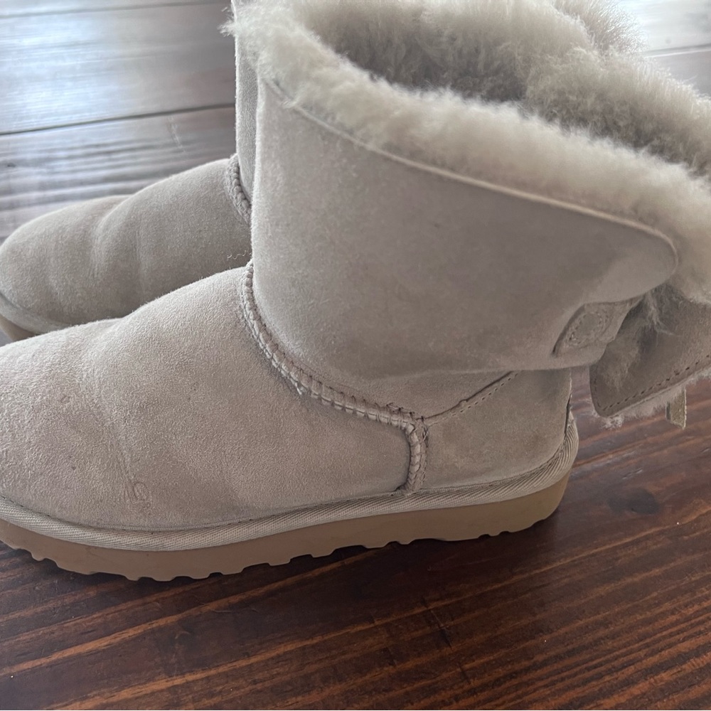 UGG BOW BOOTS -adult
